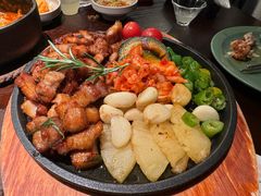 菠萝烤黑猪肉-Fuzzy Bistro 浮几韩餐·茶酒馆