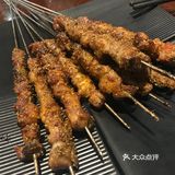 烧烤种类挺多，荤素都有。额外还有炸鸡架鸡脖子