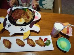 -豪客嘉族·麦尼顿西餐厅(乐福天下店)