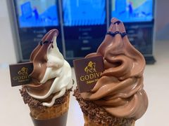 巧克力香草混合甜筒-GODIVA(海岸城店)
