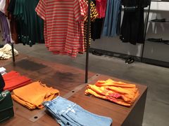 -URBAN REVIVO(上海中庚漫游城店)