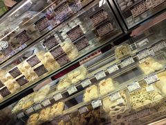 -白玉兰食品甜凤店(合生汇店)