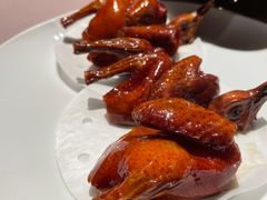 脆皮乳鸽-荣轩(新荣记环球金融中心店)