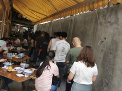 等位区-沪西老弄堂面馆(定西路店)