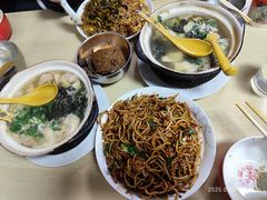 -小许三鲜砂锅馄饨店(家多乐烟酒店)