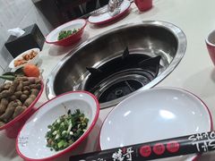 -烧哥美蛙肥肠鱼火锅·十五年社区店