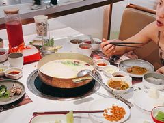 -洪氏嗨捞·广东猪肚鸡·椰子鸡火锅(西咸万象城店)