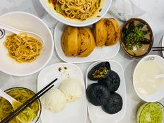 -李与白包子铺(桐梓林店)