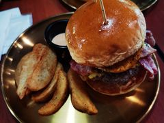 汉堡就该这么吃-魏斯理汉堡(西安沣东吾悦店)