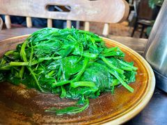 清炒豌豆尖-懒人盐府人家·自贡大麻鱼(安贞店)