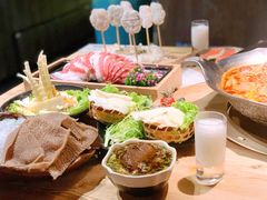 -湊湊火锅·茶憩(杭州湖滨银泰in77店)