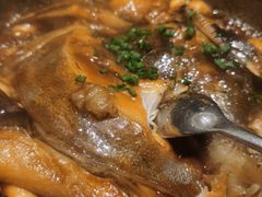 石锅碟鱼头-新海渔港·胶东海鲜家常菜·家宴(奥体中心店)
