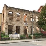 晨游波黑：Mostar 颓垣败瓦上的弹孔与涂鸦