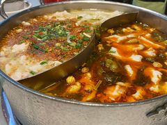 酸菜鱼鸳鸯火锅-德林酸菜鱼火锅(南丹店)