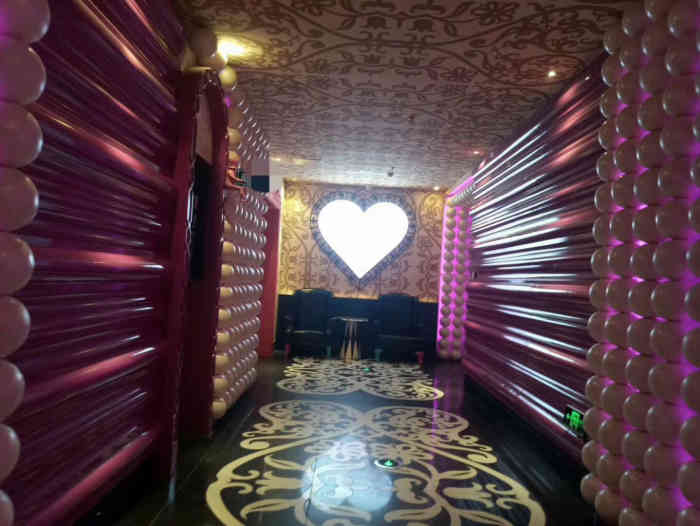 糖果量贩式ktv-"先说环境吧,环境是很好的,应该说是很有特.