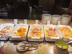 自助取餐区-大中华希尔顿酒店-念自助餐·嗨啤·小龙虾