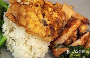 Black Pepper Chicken Rice with Fried Egg