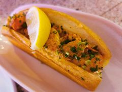 -Pinchy's Lobster & Champagne Bar