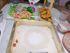 -尚尚仙·酸汤猪手·猪肚鸡火锅(华联万柳购物中心店)