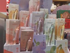 -名创优品(北京新中关购物中心地铁层店)