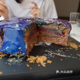 黄河路上紫航海鲜马路斜对面 一楼是咖啡厅