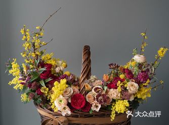 现在主要的插花分为:中式、欧式、日式、韩式