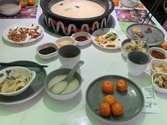 -洪氏嗨捞·广东猪肚鸡·椰子鸡火锅(西咸万象城店)