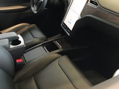 -TESLA 特斯拉(上海太古汇体验店)