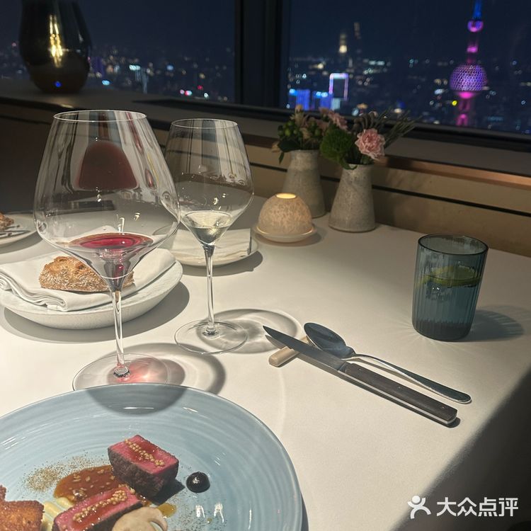 男朋友邀请我一起来体验莱美露滋 68楼风景真的很漂亮