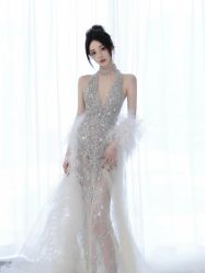 -月月婚纱礼服仓储店(王府井店)