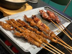 -何妹湿辣牛肉·粤式烧烤砂煲(桂雅路店)