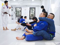 -菠萝格斗巴西柔术训练馆