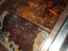 -老牌坊云南鱼豆花火锅(哈西万达店)