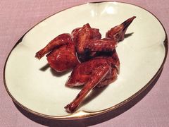 脆皮乳鸽-新荣记(南京西路店)