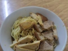 -松树干拌面店