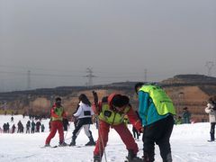 -采薇庄园四季滑雪场