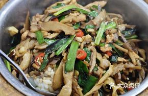 Jinggangshan Smoked Bamboo Shoots Wooden Bucket Rice