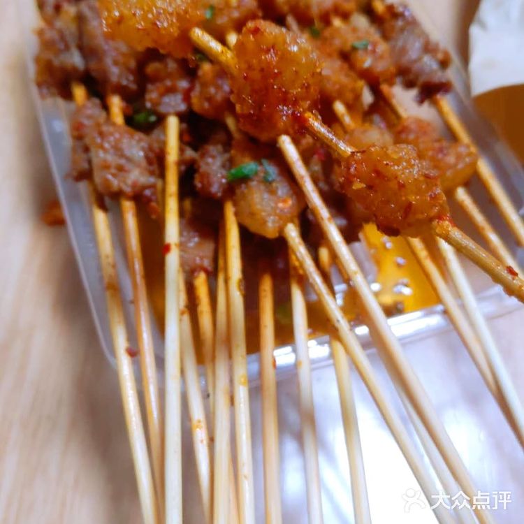 有黄喉也不会错过。牛筋的肉串很大