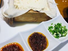 -95号酱骨·一块豆腐(展春园西路店)