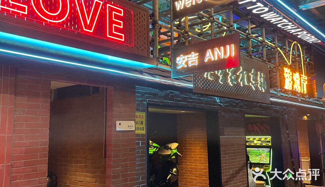 安吉必吃土家菜，没想到去了一家网红打卡店，还是多元化风格