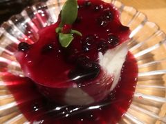 蓝莓山药-海派美食·家宴海鲜青岛菜·石锅鲽鱼头(东方城店)