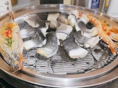 -围炉肉舍•炭烤活鳗•丹东海鲜烤肉(步行街店)