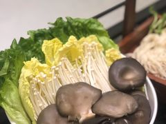 -红鼎豆捞·非遗鲍皇汤火锅(宝丰路店)