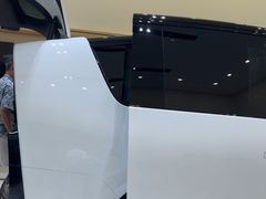 -理想汽车(世纪汇店)