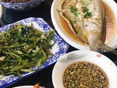 清蒸白鱼-七的湖·晚芳亭·阳澄湖农家菜·大闸蟹(莲花岛店)
