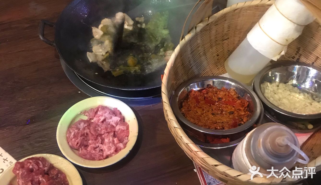           湘味火锅，就要现炒