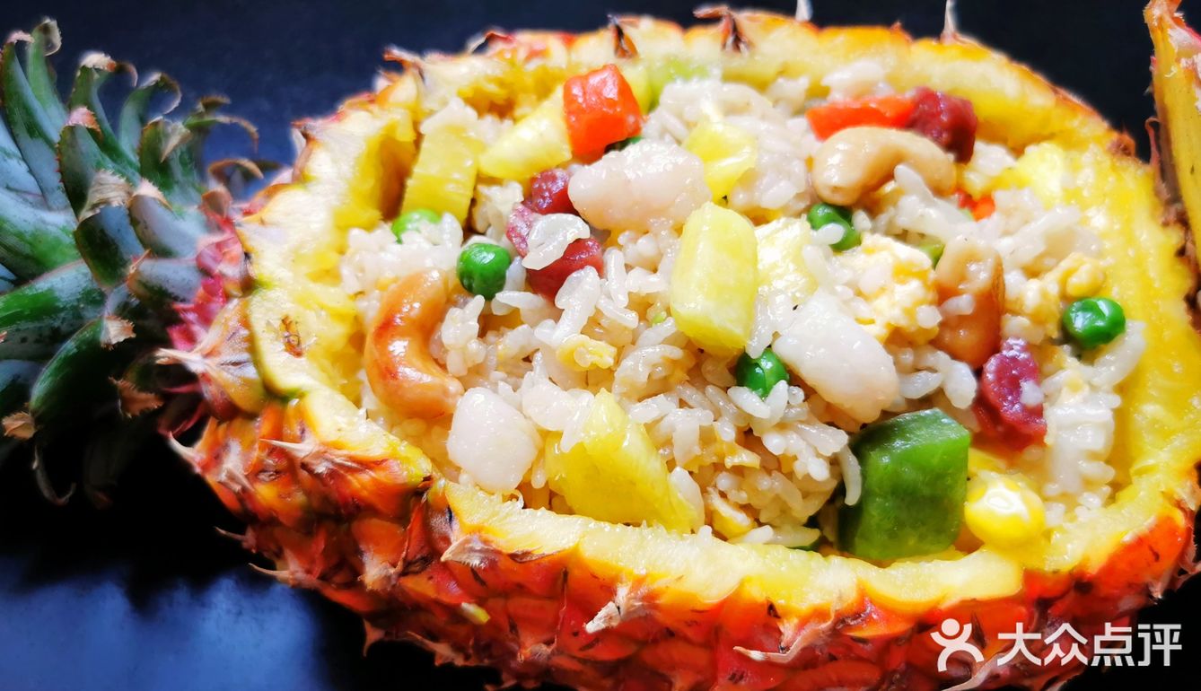 营养好吃的菠萝虾仁蛋炒饭