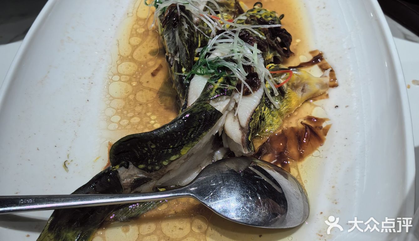 团购的4人套餐，四个男的不够吃，又点了几个菜