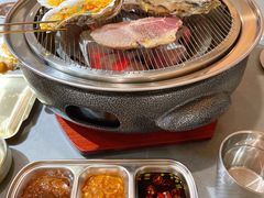 -围炉肉舍•炭烤活鳗•丹东海鲜烤肉(步行街店)