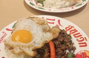 M9 Beef Shank Pad Krapow Rice